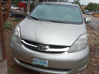 2007 Toyota Sienna LE Gold
