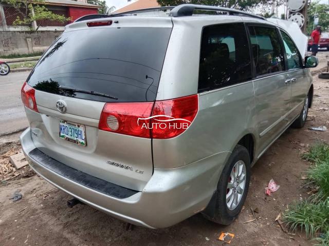 2007 Toyota Sienna LE Gold