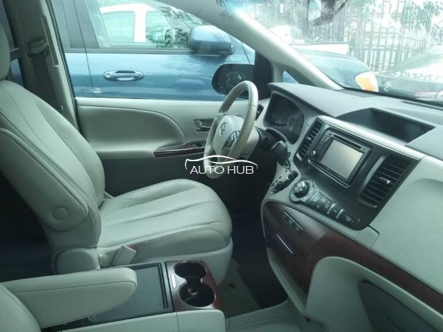 2014 Toyota Sienna XLE Grey