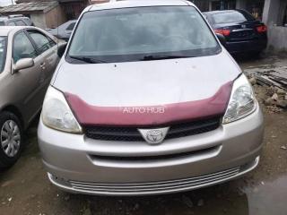 2004 Toyota Sienna Silver