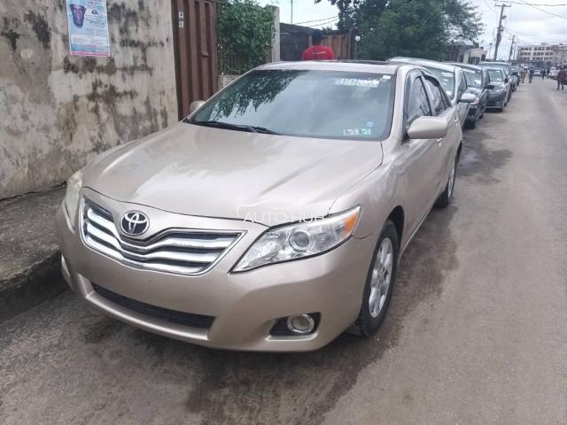 2010 Toyota Camry Gold