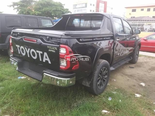 2022 Toyota Hilux Black