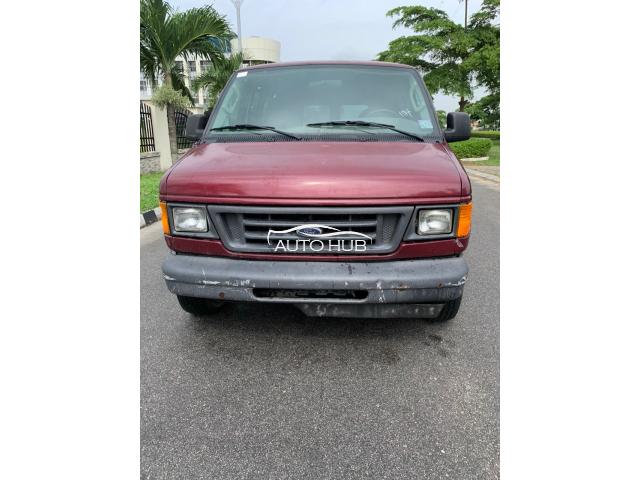 2005 Ford E150 Red