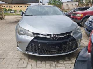 2016 Toyota Camry SE Silver