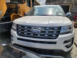 2016 Ford Explorer White