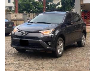 SUPER CLEAN 2017 UPGRADED TOYOTA RAV4