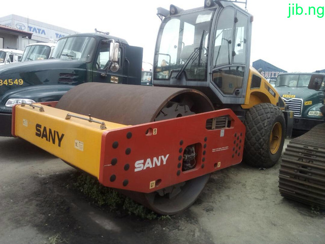 Sany Roller 18 Tons smooth.