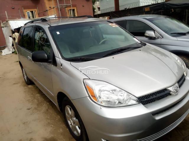 2006 Toyota Sienna LE Gold