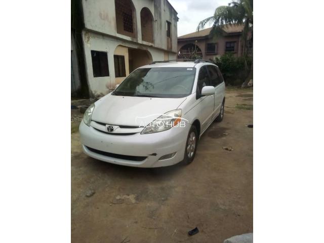 Tokunbo toyota sienna 2006 accident free
