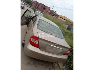 2004 Toyota Camry XLE Gold