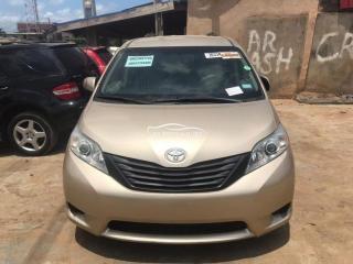 Foreign used 2010 Toyota Sienna le